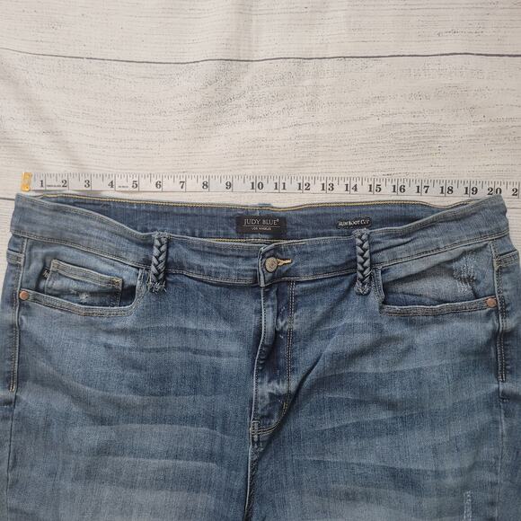 Judy Blue Size 22W Slim Boot Cut Medium Wash Jeans Classic Minimalist Every Day - Picture 3 of 7